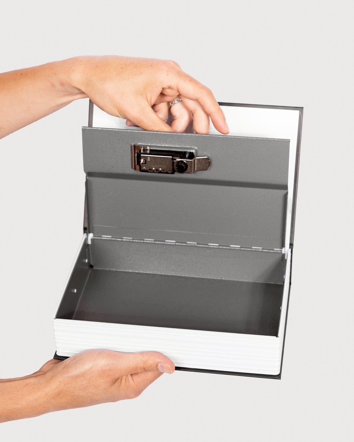 【PLEASURES - プレジャーズ】SAINT BOOKSAFE / BLACK (金庫/ブラック)