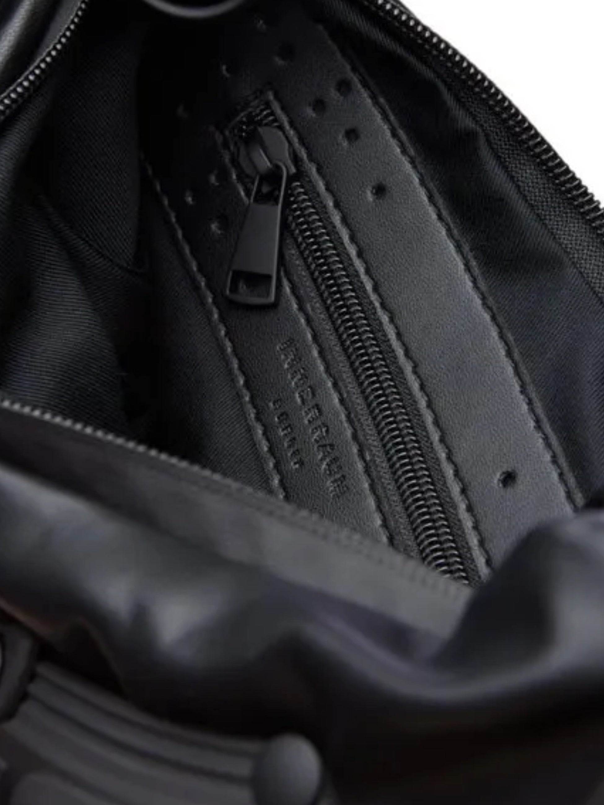 INNERRAUM - インナーラム】OBJECT HM5 SHOULDER BAG / BLACK MATT