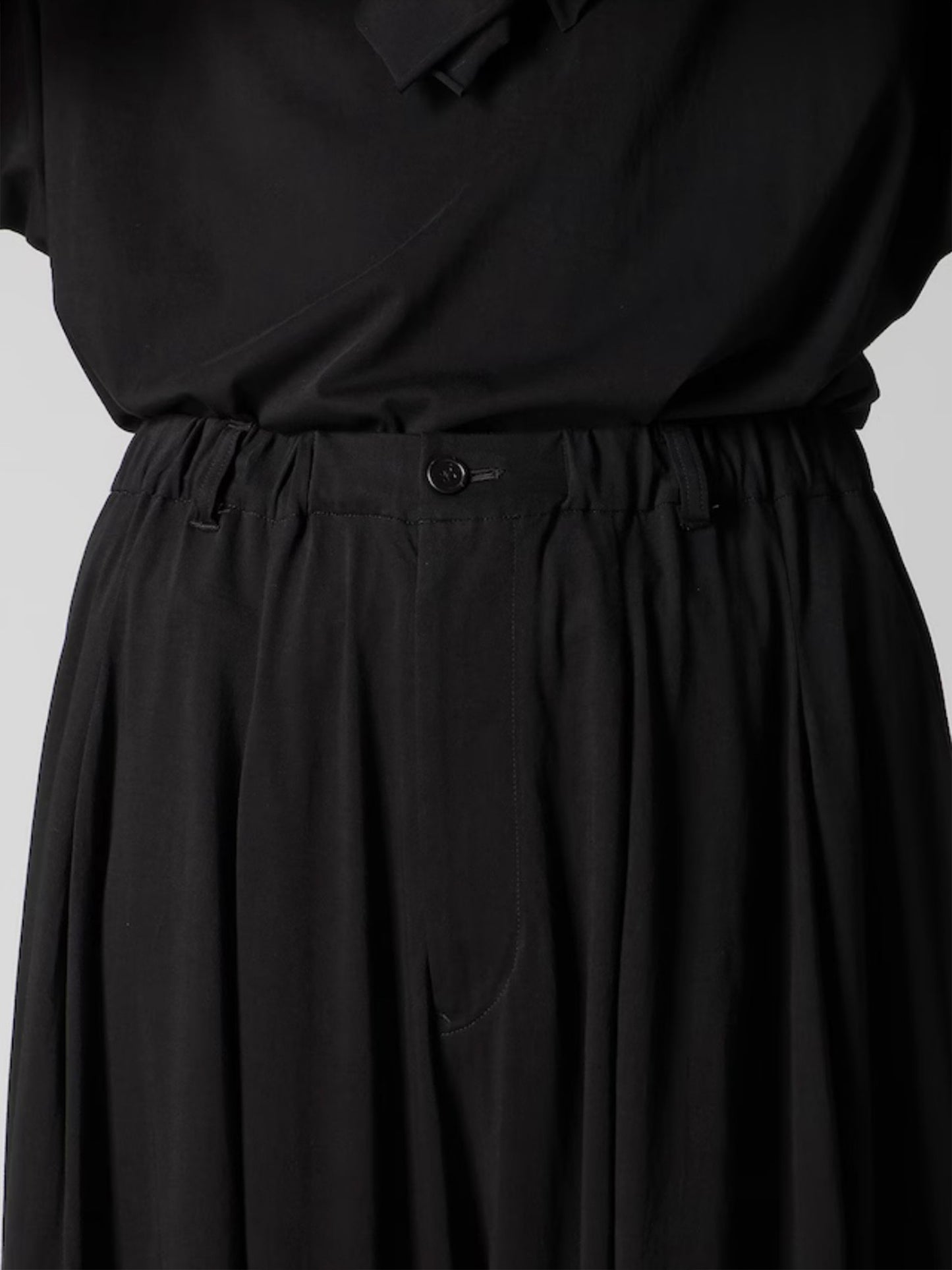【Yohji Yamamoto POUR HOMME - ヨウジヤマモト プールオム】ALBINISTA CHIFFON TUCK PANTS（パンツ/ブラック)