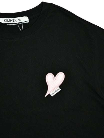 【KIMHEKIM - キムヘキム】 HEART PATCH T-SHIRT / BLACK/PINK(Tシャツ/ブラック/ピンク)