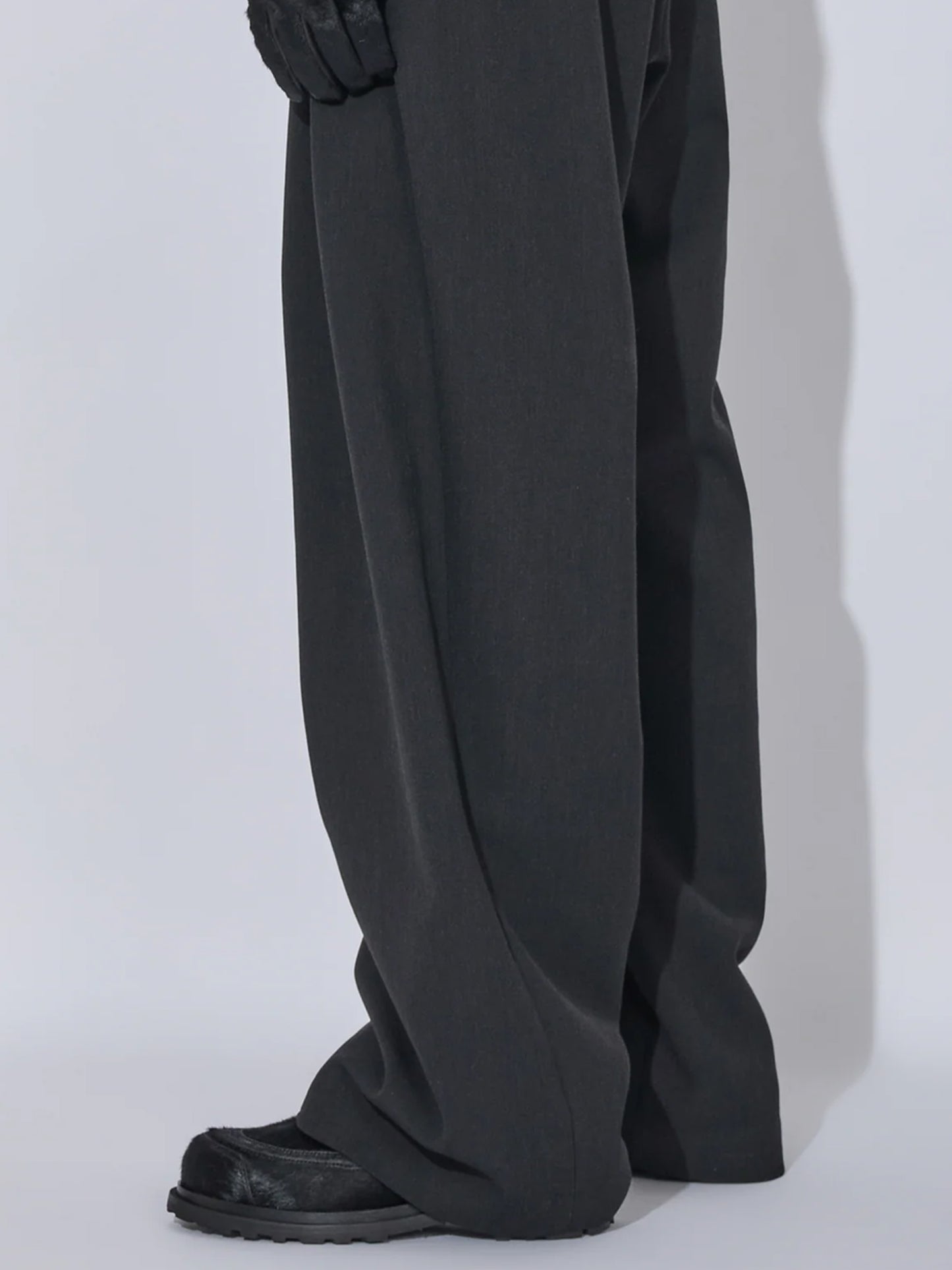【_J. L - A. L_ - ジェイラル】Uvas Trousers / Shungite Black (トラウザーズ/シュグナイトブラック)