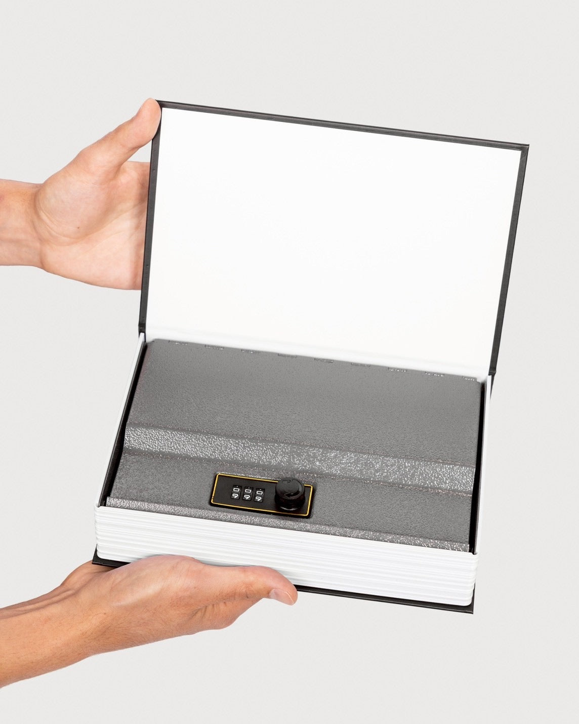 【PLEASURES - プレジャーズ】SAINT BOOKSAFE / BLACK (金庫/ブラック)