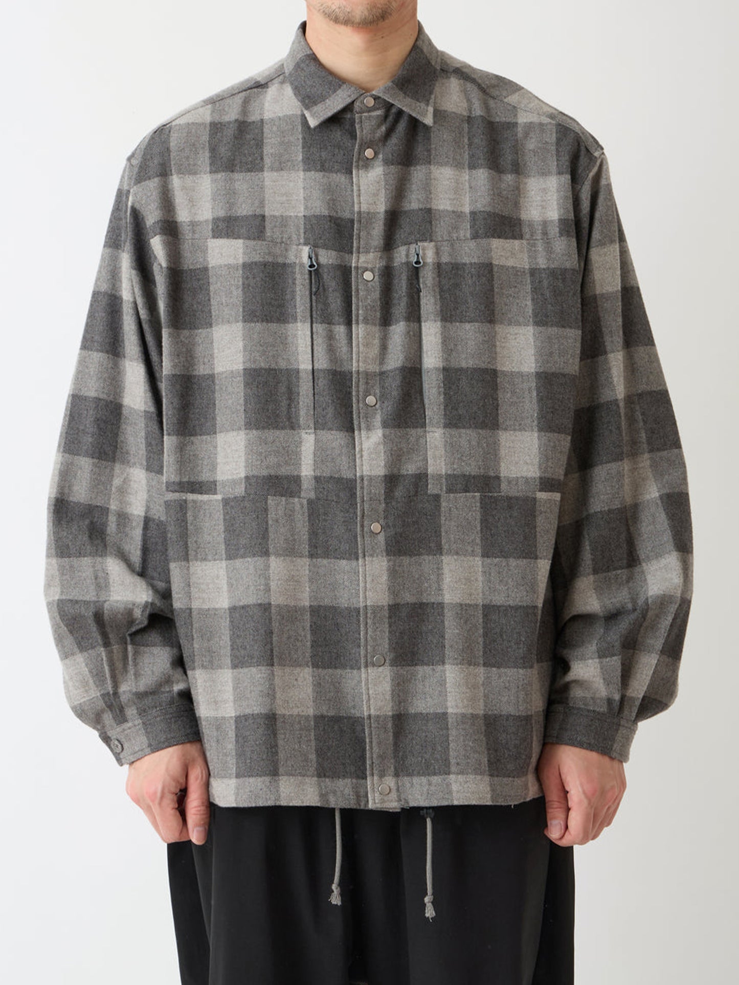 【White Mountaineering - ホワイトマウンテニアリング】GUSSET SLEEVE SHIRT BLOUSON / GRAY (シャツ/グレー)