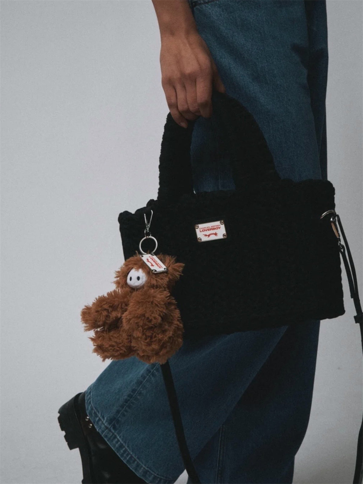 【Charles Jeffrey Loverboy - チャールズ ジェフリー ラバーボーイ】CURSED HIGHLAND COW PLUSH KEYCHAIN / BLACK (キーチャーム/ブラウン)