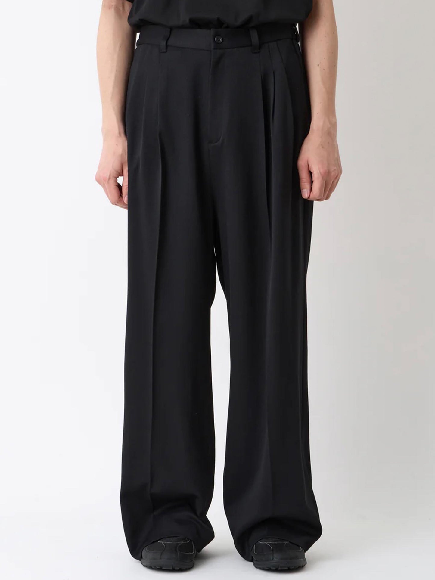 【White Mountaineering - ホワイトマウンテニアリング】3 TUCK WIDE PANTS / BLACK(パンツ/ブラック)