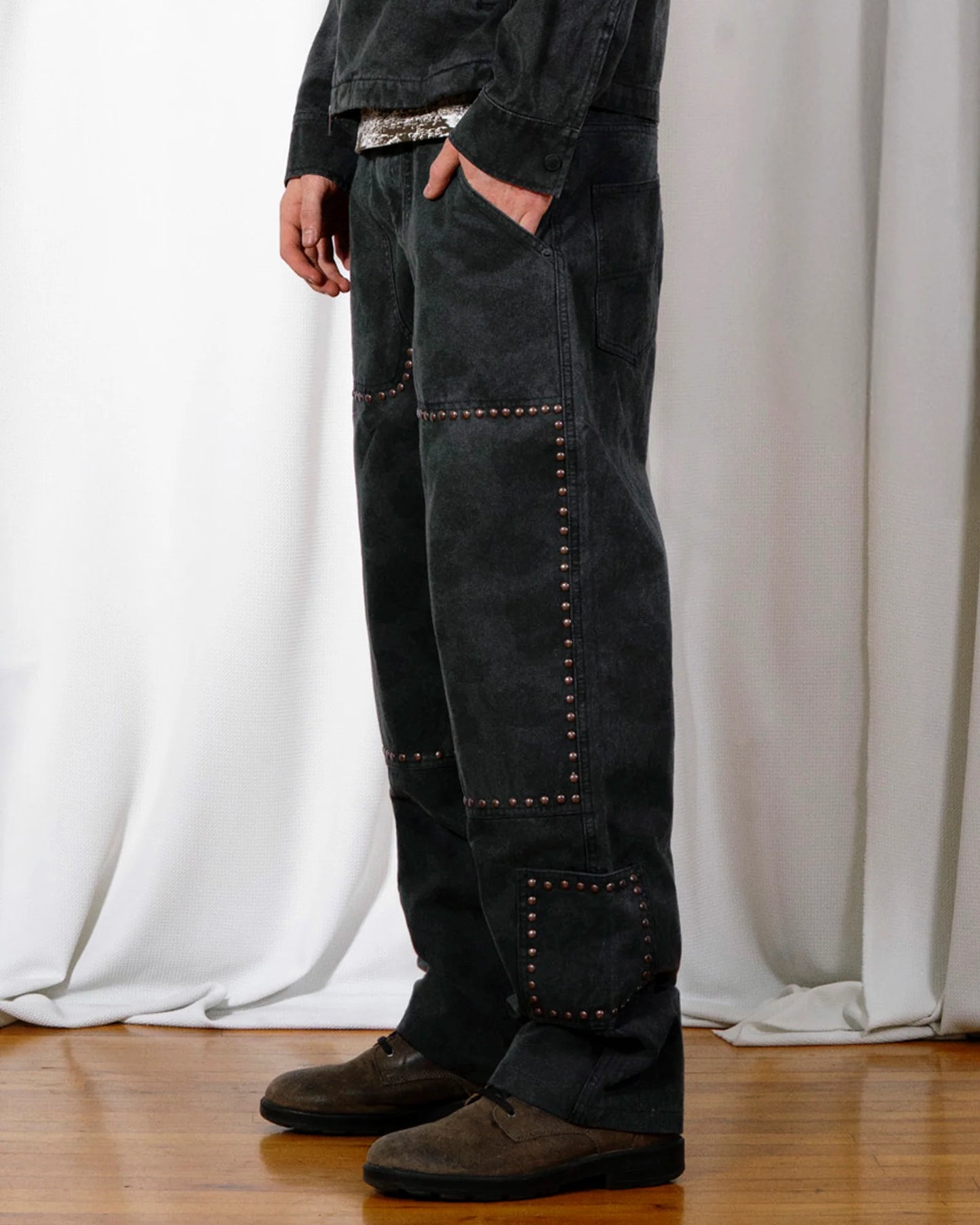 【PLEASURES - プレジャーズ】COWHIDE DOUBLE KNEE / BLACK (パンツ/ブラック)