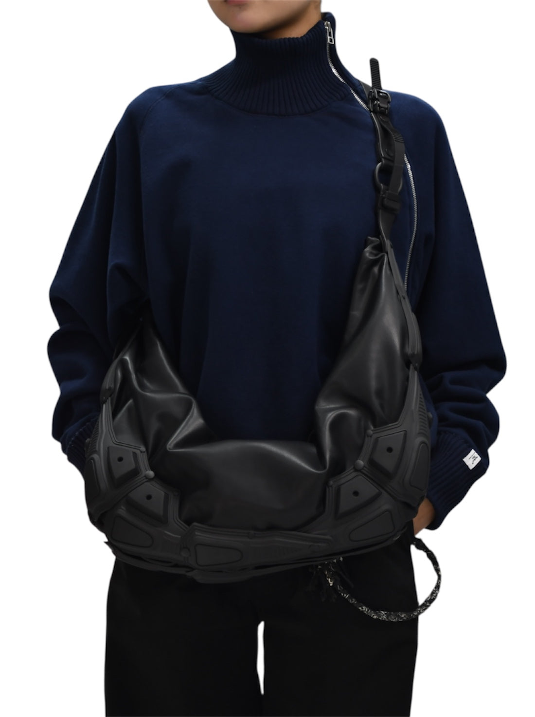 【INNERRAUM - インナーラム】Module M03 HALF MOON BAG / BLACK MATT（バッグ / ブラックマット）