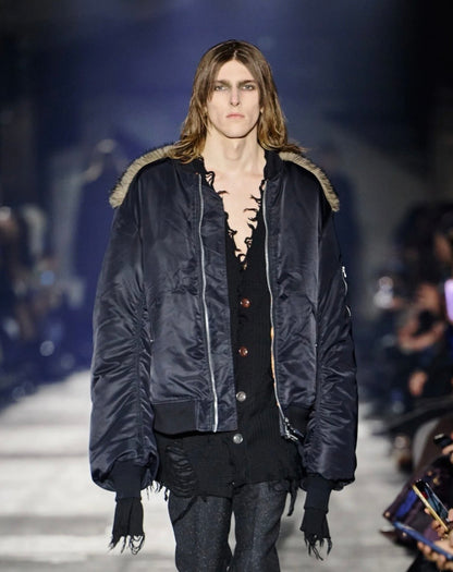 【JOHN LAWRENCE SULLIVAN - ジョンローレンスサリバン】NYLON MASSIVE ROUNDED SLEEVE BOMBER JACKET WITH BACK FUR（ジャケット/ブラック)