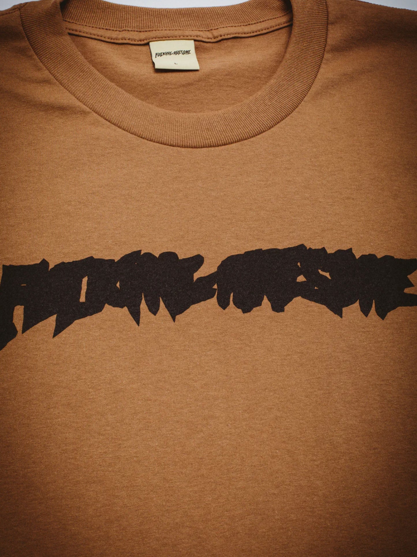 【Fucking Awesome- ファッキングオーサム】INK TRAP STAMP LOGO SHORT SLEEVE TEE /  BROWN（Tシャツ/ブラウン）