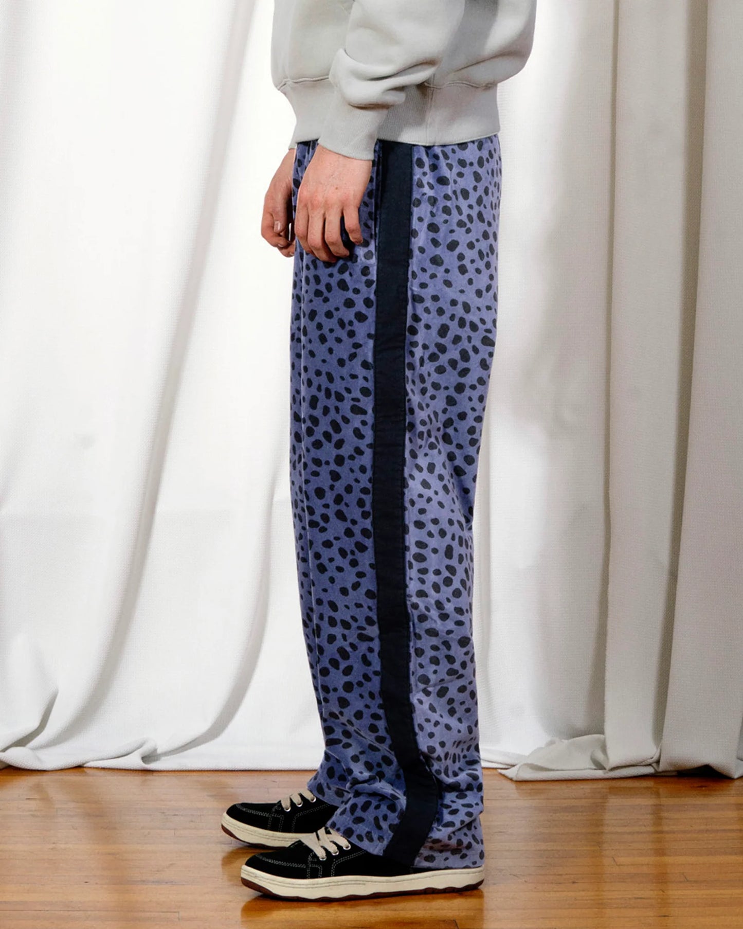 【PLEASURES - プレジャーズ】OZONE TRACK PANTS / PURPLE (パンツ/パープル)