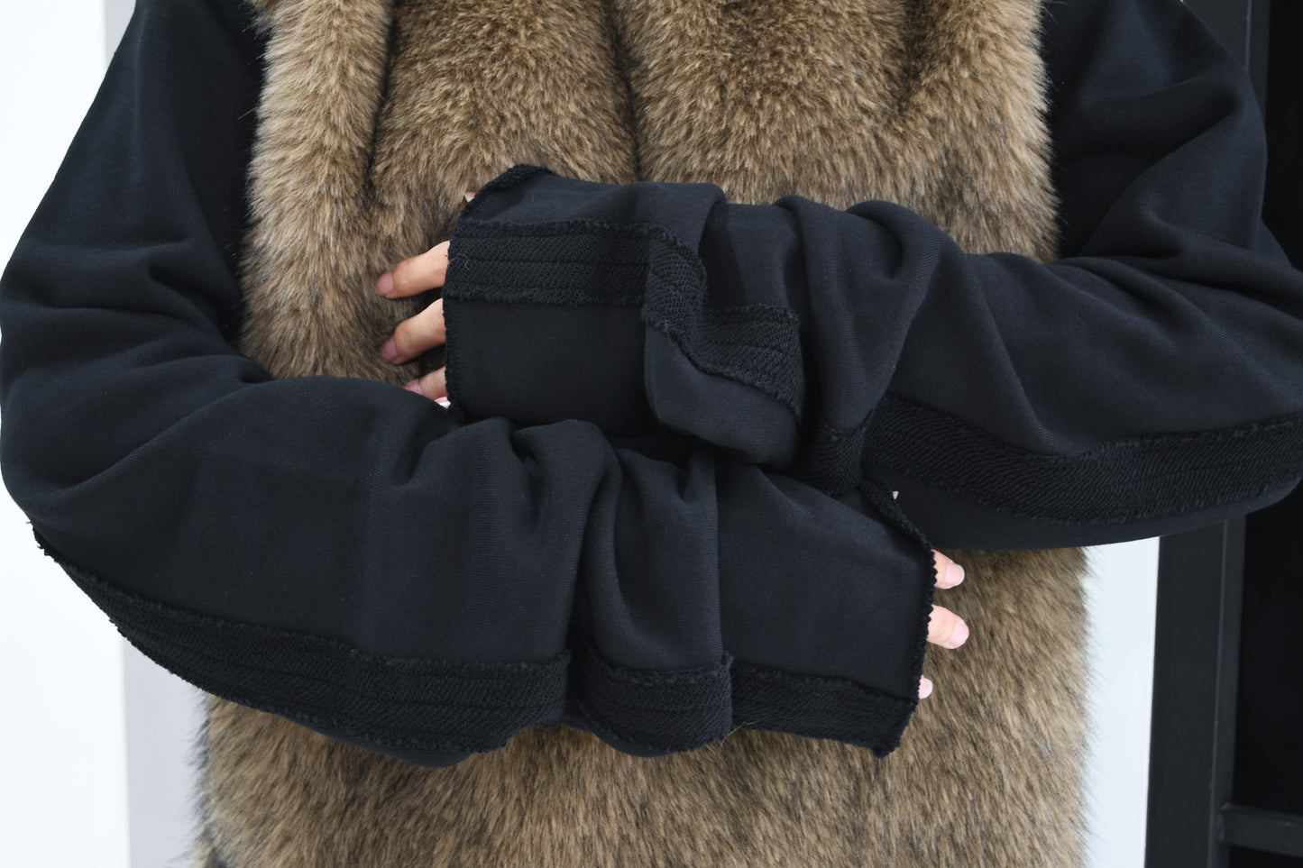 【JOHN LAWRENCE SULLIVAN - ジョンローレンスサリバン】SWEAT PULLOVER WITH FUR（スウェット/ブラック)