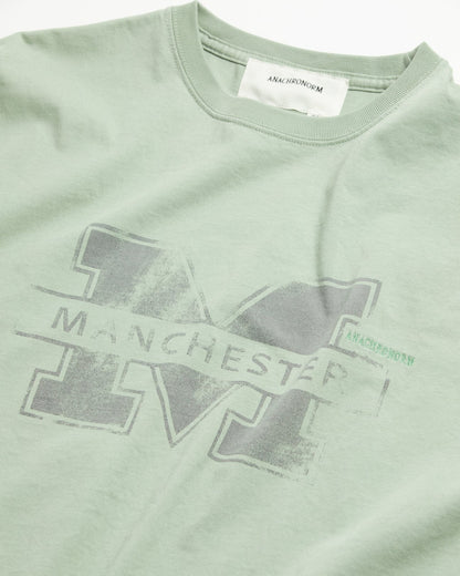 【ANACHRONORM - アナクロノーム】AN368 MANCHESTER PRINTED S/S T-S / SAGE (Tシャツ/セージ)