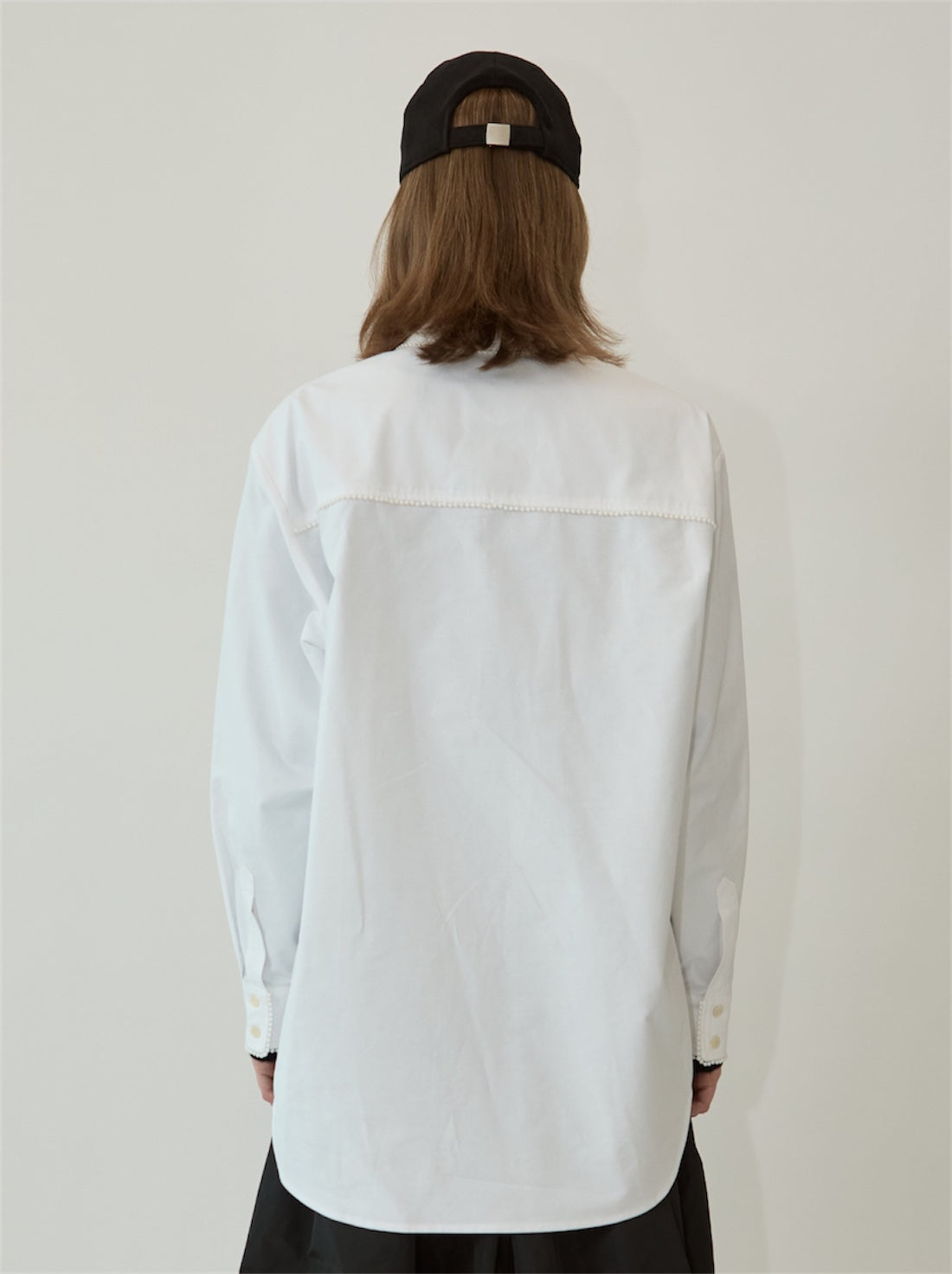 【KIMHEKIM - キムヘキム】PEARL TRIMMED SHIRT (シャツ/ホワイト)