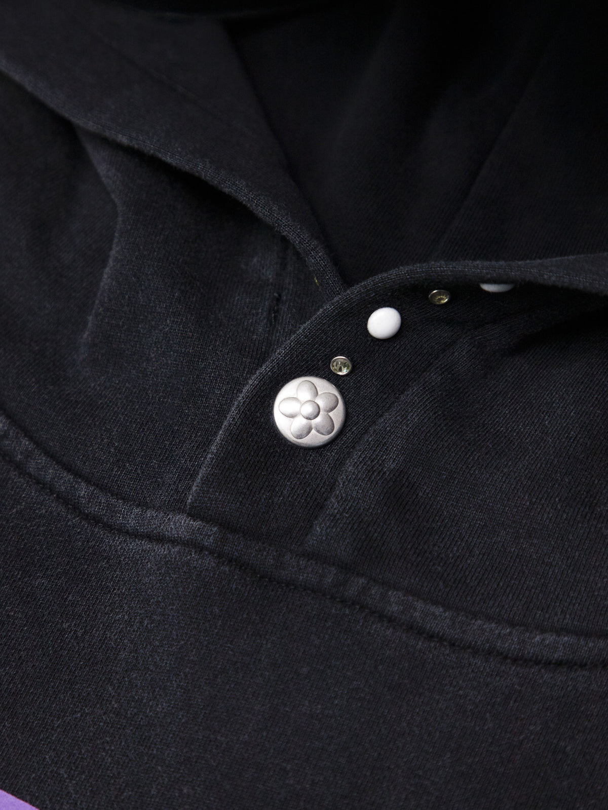 【VANDY THE PINK - ヴァンディー・ザ・ピンク】TWO FLOWER BUCKLE STUDDED HOODIE / BLACK (パーカー/ブラック)
