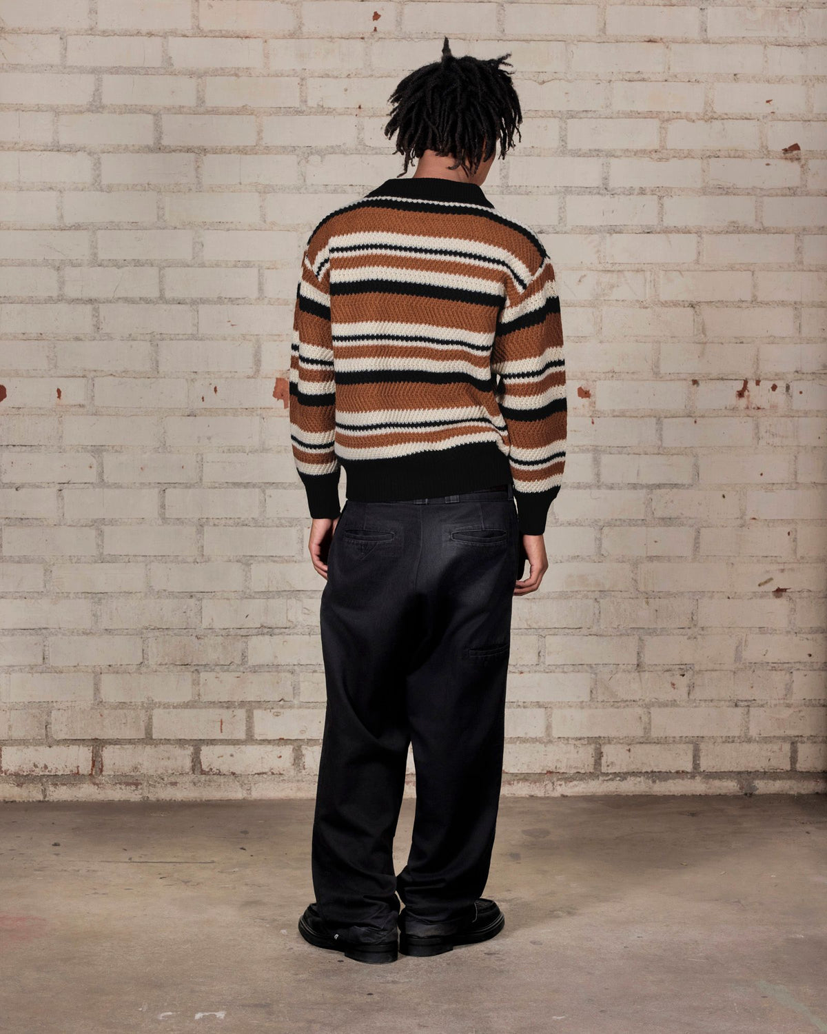 【PLEASURES - プレジャーズ】COOPER POLO SWEATER / BROWN (ポロシャツ/ブラウン)