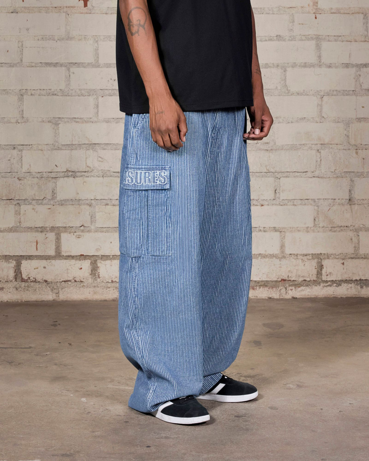 【PLEASURES - プレジャーズ】VISITOR CARGO PANTS / INDIGO (パンツ/インディゴ)