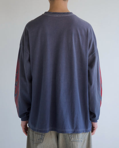 【ANACHRONORM - アナクロノーム】FLAME SLEEVE GRAPHIC L/S T-S / DUSTY NAVY (Tシャツ/ダスティーネイビー)