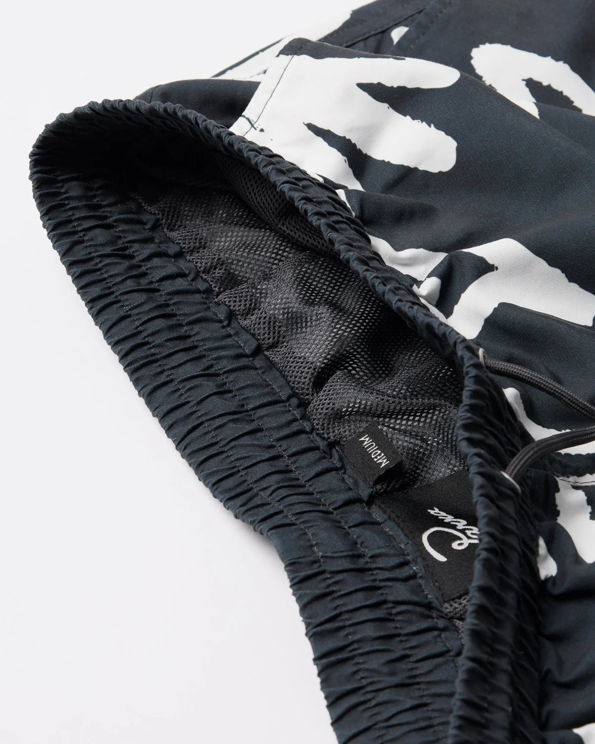 【by Parra - バイパラ】BIRDS FLY FREE SWIM SHORTS / BLACK (ショーツ/ブラック)