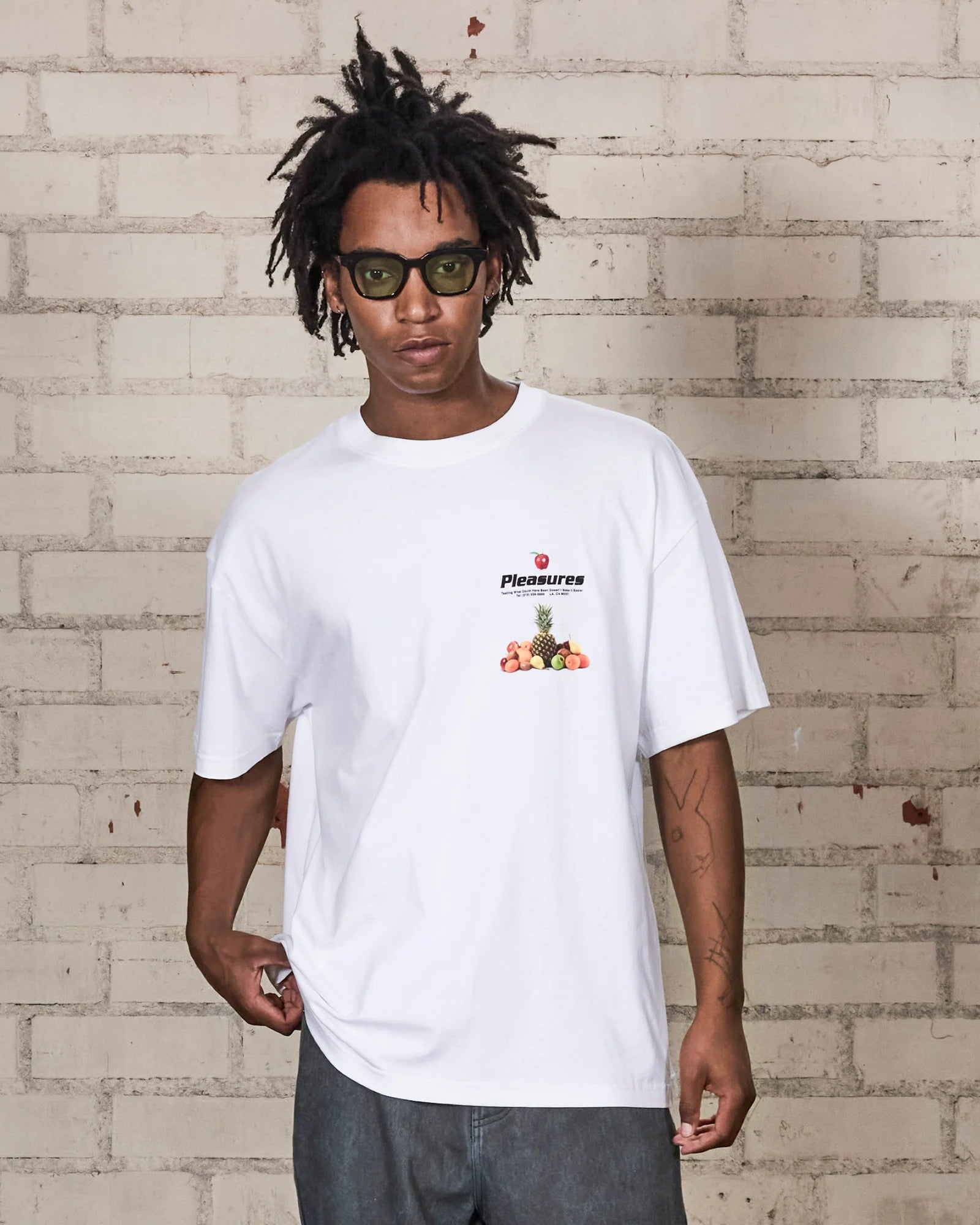PLEASURES - プレジャーズ】DELIVERY T-SHIRT / WHITE (Tシャツ PLEASURES - プレジャーズ】DELIVERY T-SHIRT / WHITE (Tシャツ