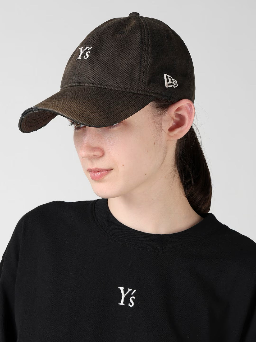 【Y's - ワイズ】Y's × New Era 9TWENTY LONG VISOR Y's LOGO CAP / BLACK (キャップ/ブラック)