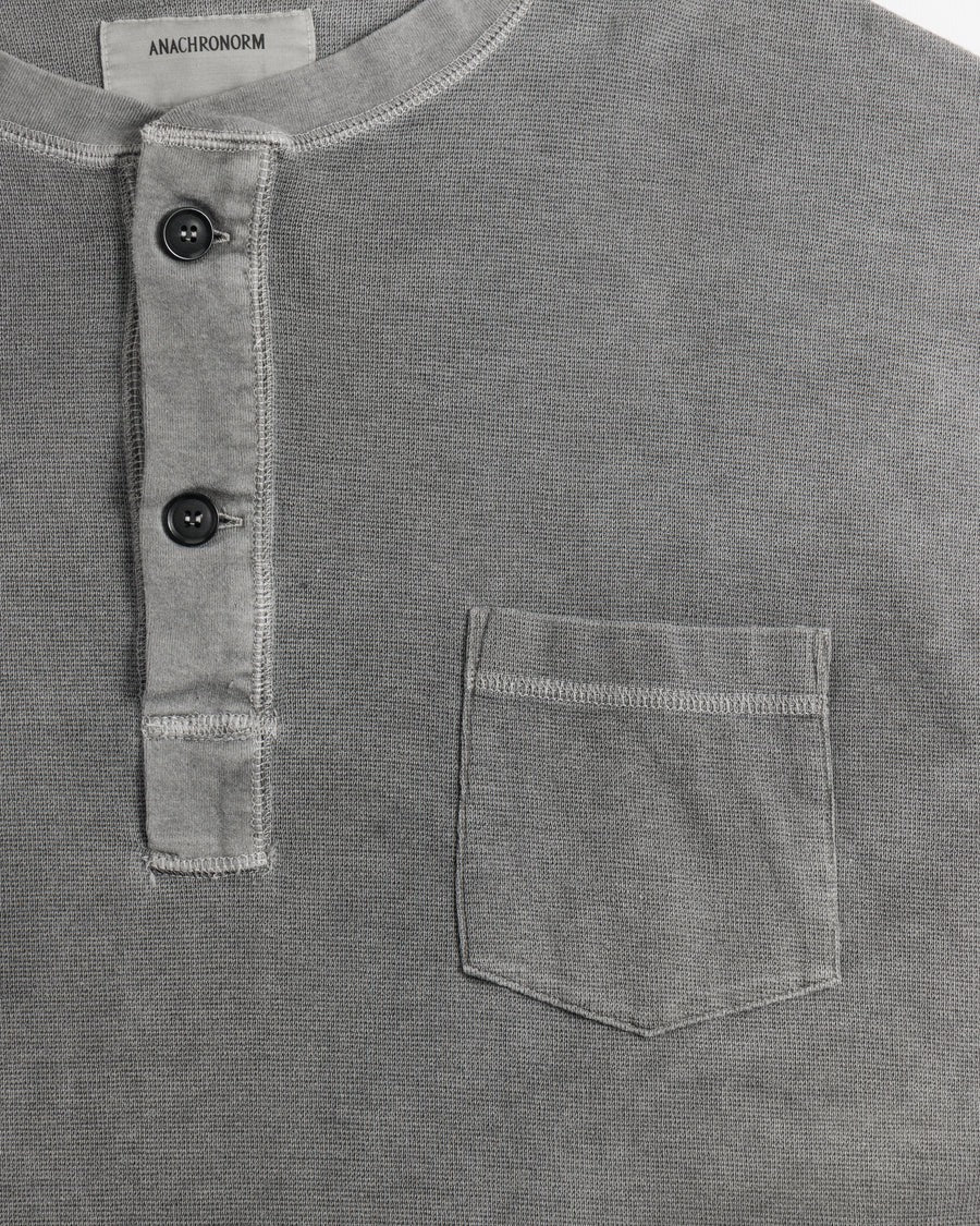 【ANACHRONORM - アナクロノーム】  PIGMENT THERMAL HENLEY NECK L/S T-SHIRTS / DUSTY BLACK (Tシャツ/ダスティーブラック)