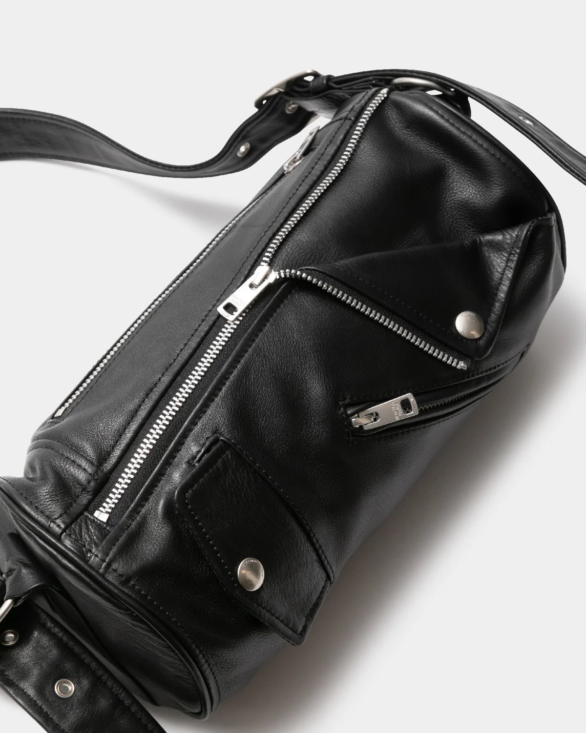 【beautiful people - ビューティフルピープル】excerption riders cylinder bag / BLACK（バッグ/ブラック)