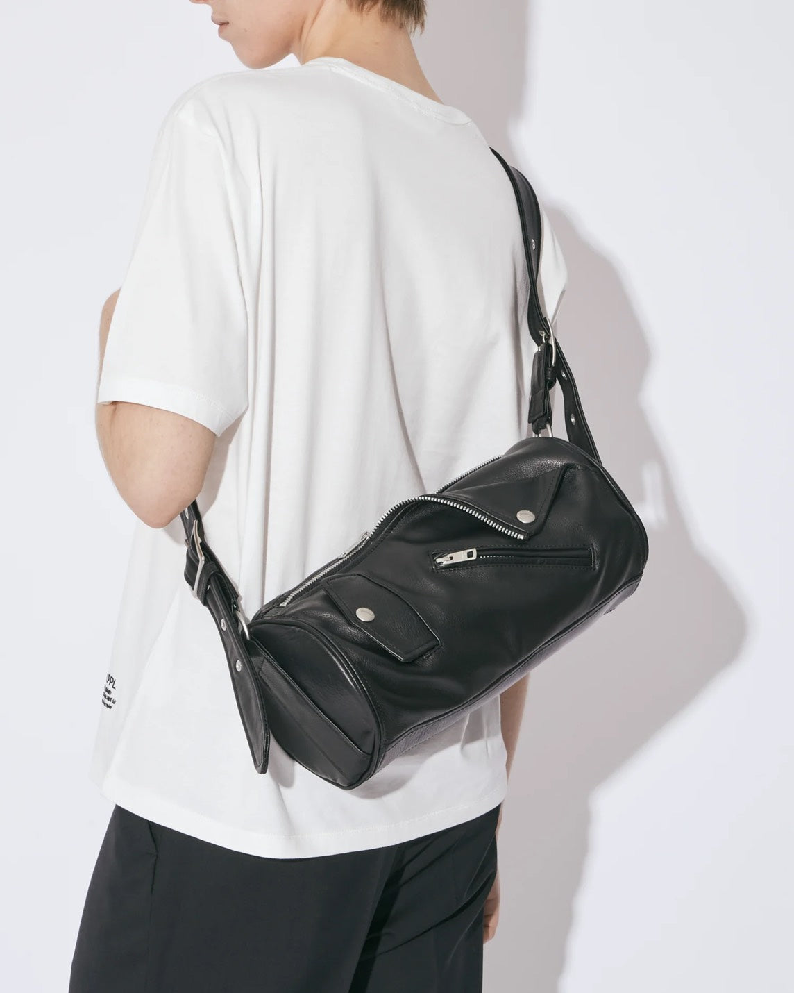 【beautiful people - ビューティフルピープル】excerption riders cylinder bag / BLACK（バッグ/ブラック)