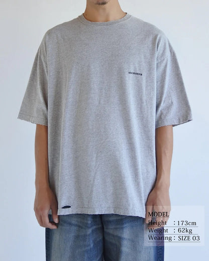 【ANACHRONORM - アナクロノーム】DAMAGED EMB S/S T-S / MIX GRAY (Tシャツ/グレー)