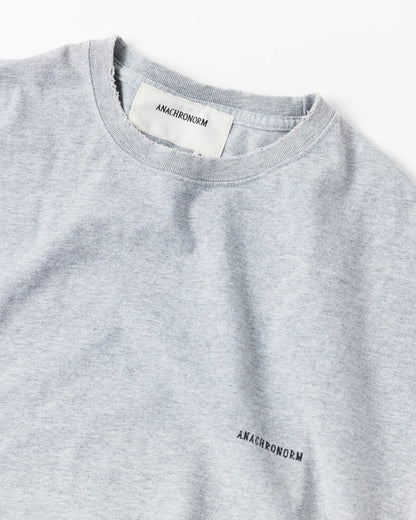 【ANACHRONORM - アナクロノーム】DAMAGED EMB S/S T-S / MIX GRAY (Tシャツ/グレー)