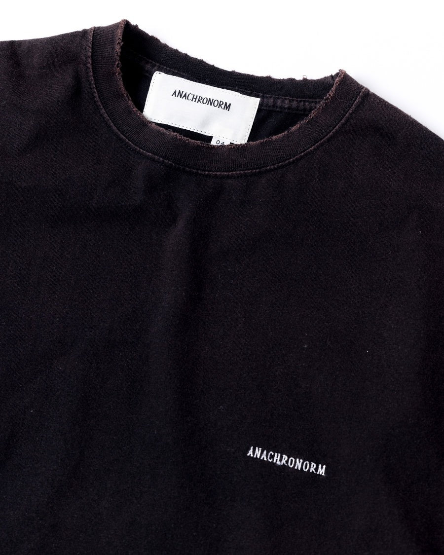 【ANACHRONORM - アナクロノーム】DAMAGED EMB S/S T-S / BLACK (Tシャツ/ブラック)