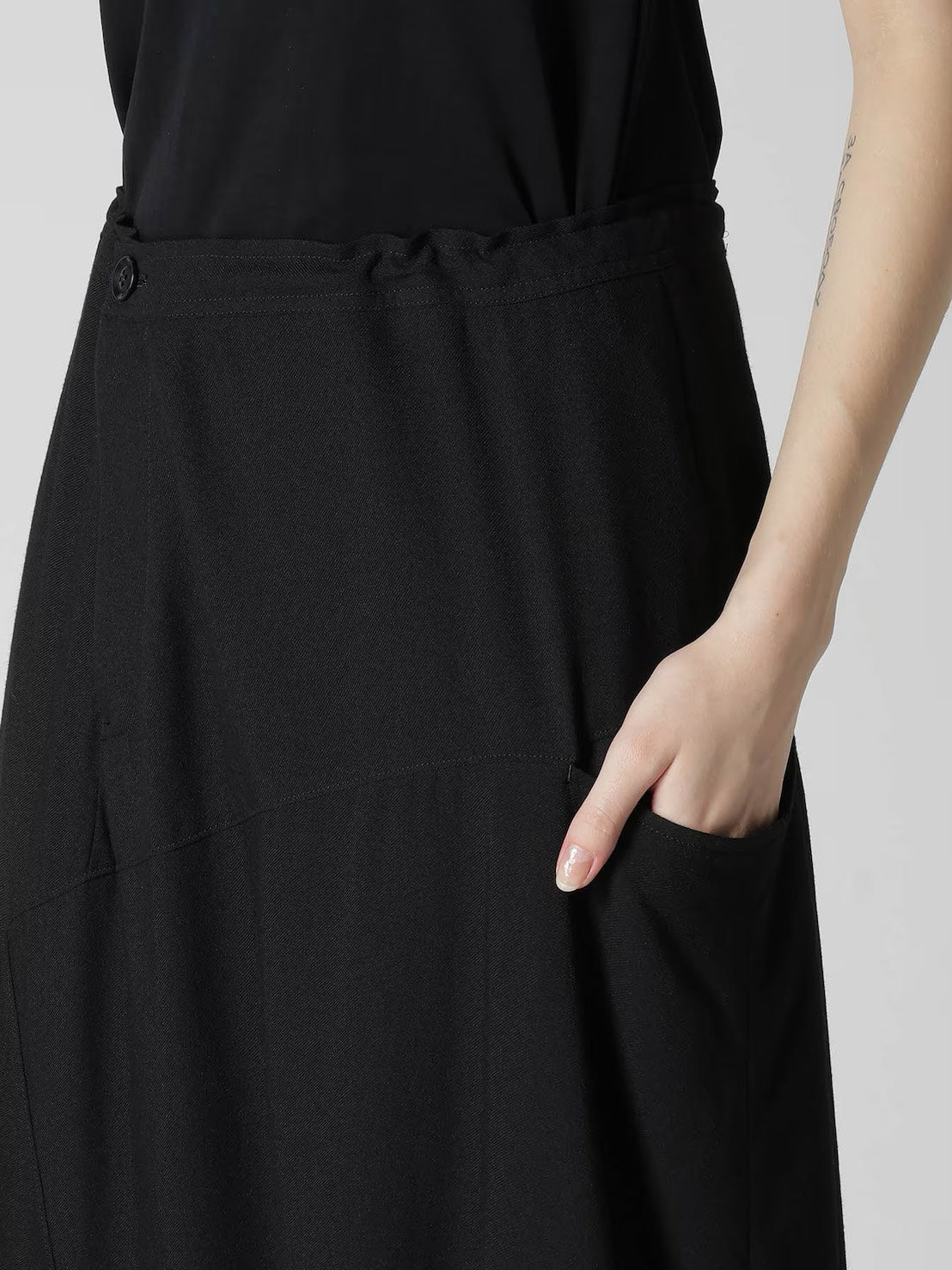 【Y's - ワイズ】RY/NY GAUZE ASYMMETRIC PANTS WITH GUSSET / BLACK (スカート/ブラック)