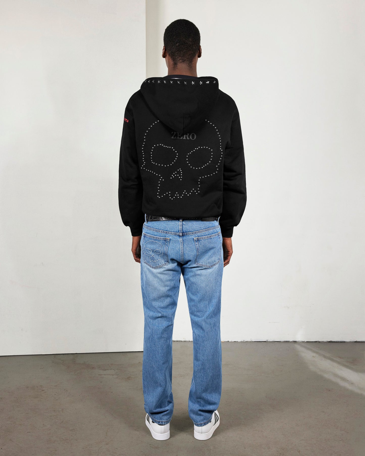 【PLEASURES - プレジャーズ】DANE STUDDED HOODIE / BLACK (フーディ/ブラック)