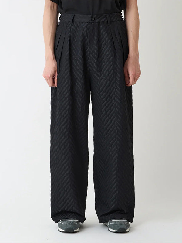 【White Mountaineering - ホワイトマウンテニアリング】HERRINGBONE JACQUARD 3 TUCK WIDE PANTS / BLACK(パンツ/ブラック)